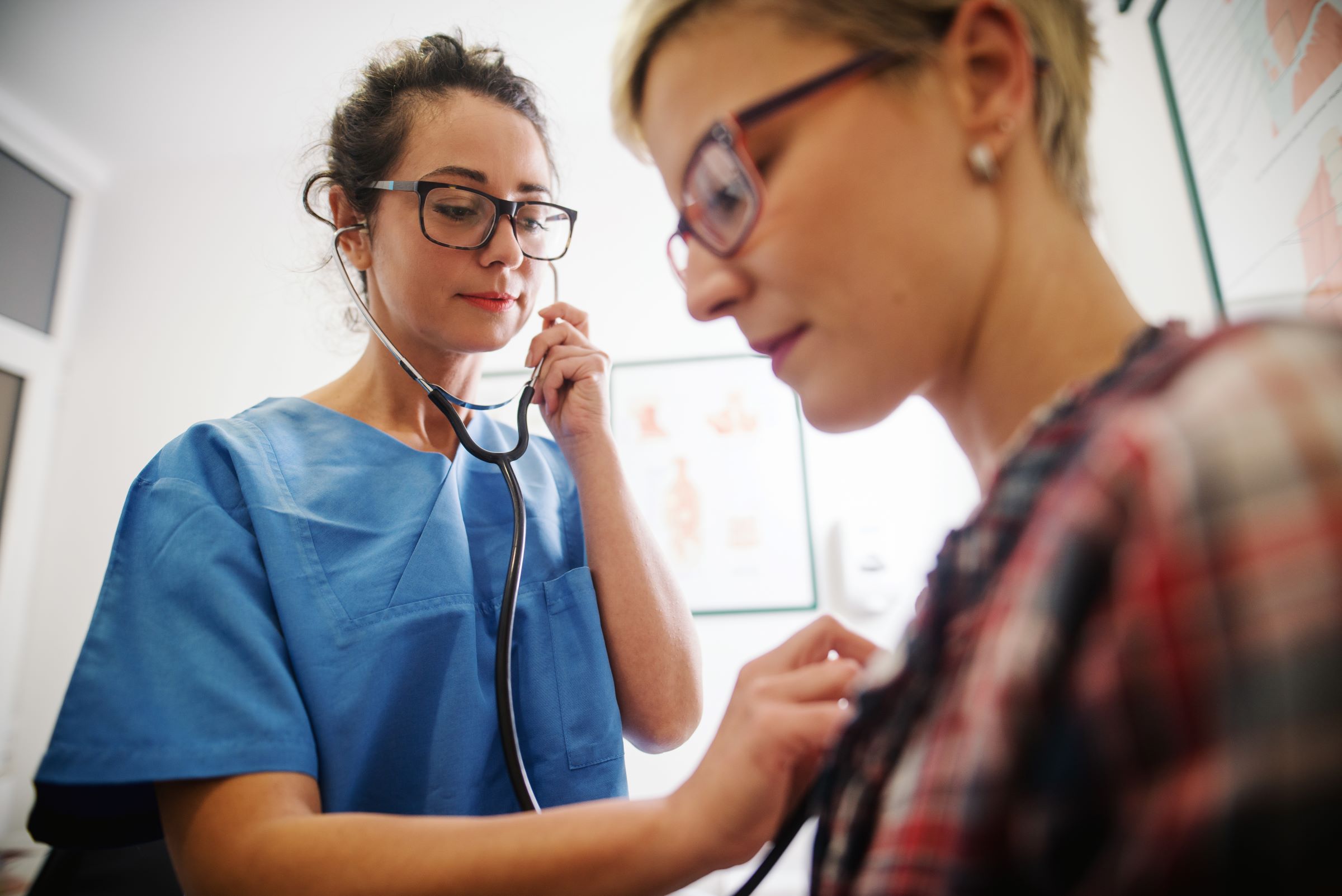 iStock-1073909314 A picture of a doctor and a patient during heart health check